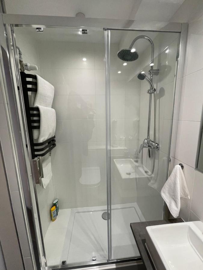 Przystanek Katowice Aleja Korfantego 8 Apartment Luaran gambar